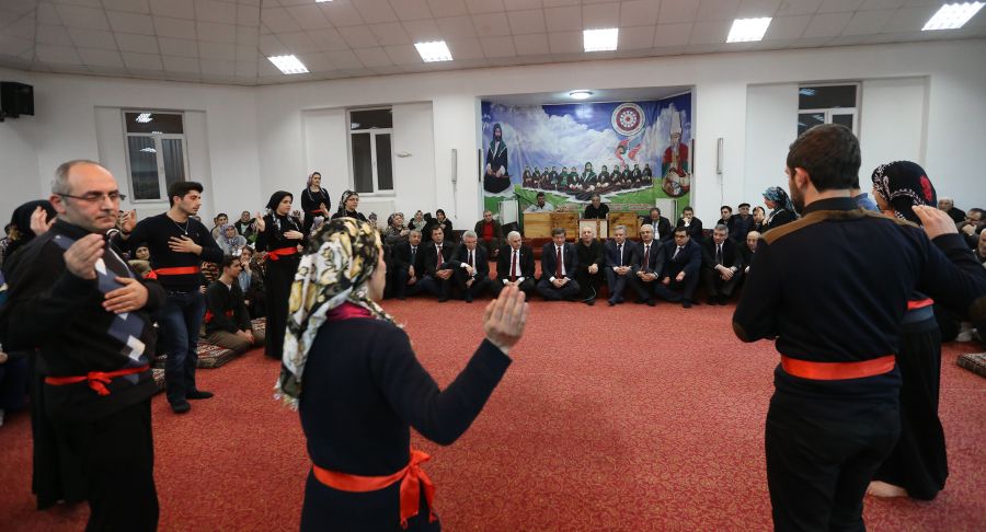 Başbakan Cemevi'nde ilgiyle karşılandı 3