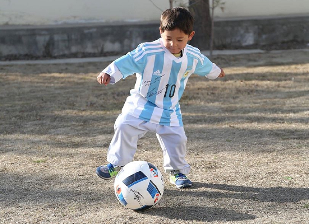 Messi'nin minik hayranı hayaline kavuştu 3