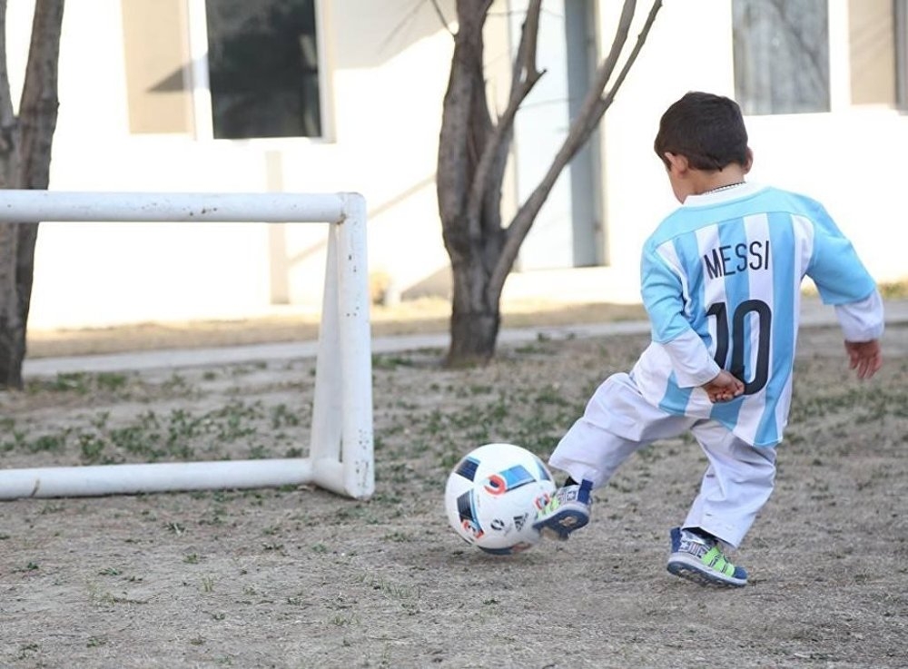 Messi'nin minik hayranı hayaline kavuştu 4