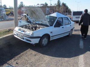 Siverek’te yoldaki buzlanma ve çukur kazaya neden oldu