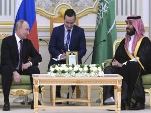 Putin ile Veliaht Prens bin Selman Riyad'da görüştü