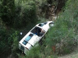 Yolcu minibüsü şarampole yuvarlandı: 5 yaralı