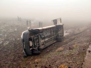 Öğretmenleri taşıyan minibüs devrildi: 8 yaralı