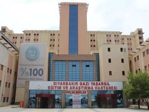 Diyarbakır'da midibüs yoldan çıktı: 27 yaralı