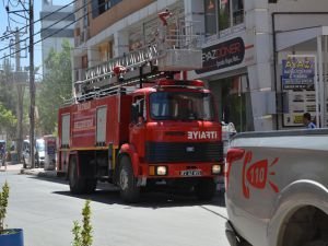 Plazadaki yangın paniğe neden oldu