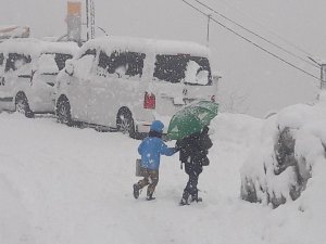 Hakkari'de olumsuz hava koşulları nedeniyle eğitime ara verildi