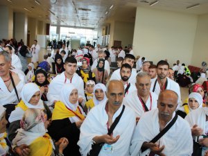 Dualarla Umre'ye uğurlandılar