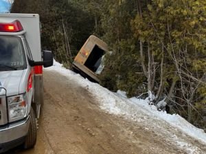 Ambulans şarampole devrildi: 6 yaralı