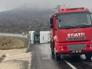 Diyarbakır'da midibüs devrildi: 10 yaralı