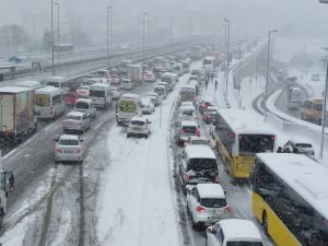 İstanbul’da kar yağışı etkili oluyor