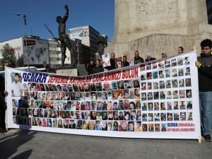 6 Şubat depremlerinden sonra yakınlarına ulaşamayan kayıp yakınları yetkililere seslendi