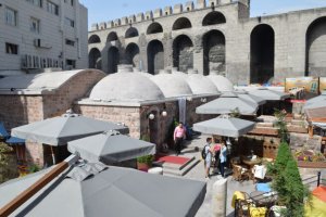 810 Yıllık Tarihi Sultan Hamamı Restoran olarak hizmet veriyor