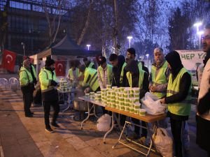 STK'lar 6 Şubat'ın yıl dönümünde depremzedeleri yalnız bırakmadı