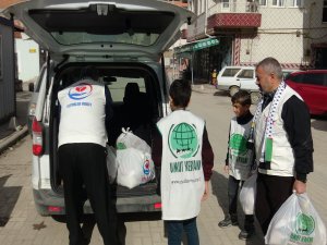 Kardeş yardım kuruluşları depremin yıl dönümünde depremzedeleri unutmadı