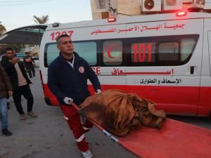 İşgalin, Gazze'de bir evi bombalaması sonucu 15 kişi şehit oldu