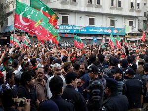 Pakistan'da seçim protestoları devam ediyor