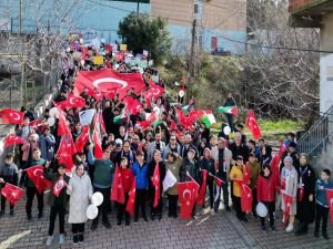 Öğrenciler Gazze'de katledilen yaşıtları için yürüdü