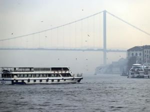 İstanbul Boğazı'nda gemi trafiği çift yönlü askıya alındı