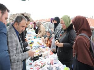 HÜDA PAR Milletvekili Demir'den Gazze yararına yapılan kermese ziyaret