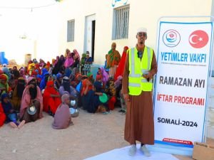 Yetimler Vakfı Somali'de ailelere iftar yemeği verdi