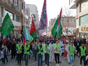 Hür Gençlik Siverek'te Gazze için yürüdü