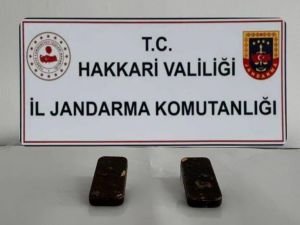 Hakkari'de, şüphelinin üzerinde külçe altın ele geçirildi