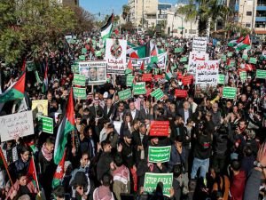 Umman'daki protestocular Ürdün halkıyla dayanışmaya geçti