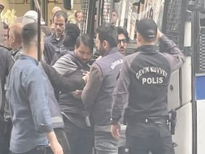 İstiklal Caddesi'nde siyonist rejim ile ticareti protesto edenler ters kelepçe ile gözaltına alındı