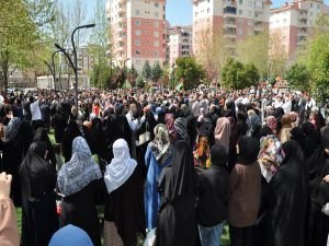 Heniyye ailesi ve Gazze şehitleri için gıyabi cenaze namazı kılındı, açıklama yapıldı