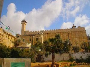 Siyonist işgal rejimi Harem-i İbrahim Camii'ni kapattı