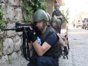 Operasyonların tamamlandığı bölgelerde çocuklara bayram harçlığı