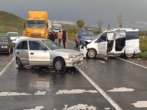 Ağrı'da meydana gelen trafik kazasıda 5 kişi yaralandı