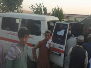 Pakistan'da aşırı hız yapan minibüs kaza yaptı: 13 ölü