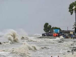 Bangladeş'te fırtına: 7 kişi hayatını kaybetti