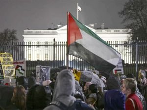 Siyonist rejim ve işgalci ABD, Beyaz Saray önünde protesto edildi