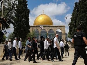 İşgalci siyonistlerin, Mescid-i Aksa'ya baskınları sürüyor