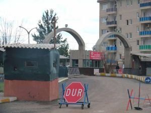 PKK'lıların kaçmasına yardım eden gardiyan intihar etti