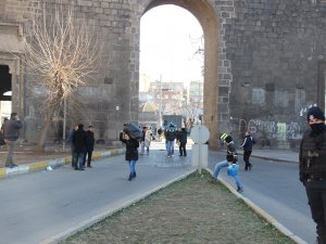 Yasak genişletildi Sur’da halk göçüyor