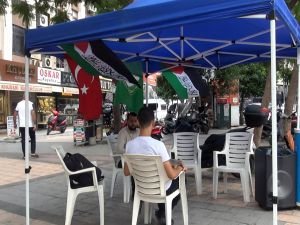 Adana'da HÜDA PAR'ın soykırım suçu failleri hakkındaki kanun teklifine destek için çadır kuruldu