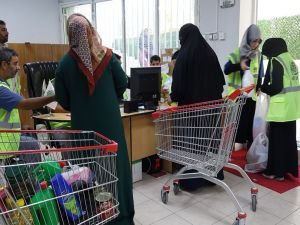 Umut Kervanı Şanlıurfa'da yüzlerce aileye gıda yardımında bulundu