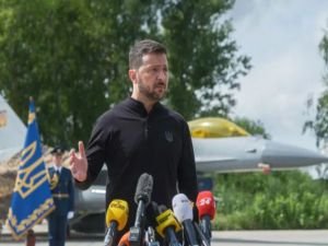 Ukrayna ilk F-16 jetlerini teslim aldı