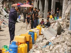 Siyonistlerin su kaynaklarını kasıtlı olarak tahrip etmesi nedeniyle Gazze'de su krizi yaşanıyor