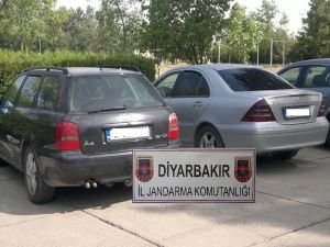 Gümrük kaçağı iki araç ele geçirildi