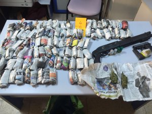 Batman'da silah ve esrar yakalandı