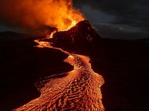 İzlanda'da Reykjanes Yarımadası'nda yanardağ patlaması