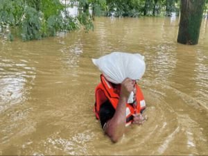 Bangladeş'te günlerdir süren seller 59 kişinin ölümüne neden oldu