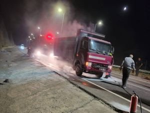 Malatya’da seyir halindeki kamyon bir anda alev aldı