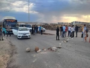 Diyarbakır TOKİ deprem konutlarında vatandaşlar yol kapattı