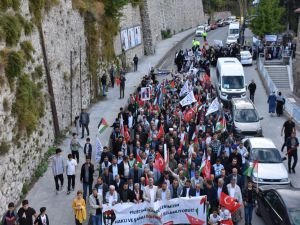 Bitlisliler "Direnişe selam siyonizme lanet" sloganıyla yürüyüş yaptı