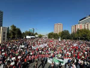 "Soykırıma İsyan, Filistin'e Destek Yürüyüşü" sloganıyla Ankara'da on binler toplandı